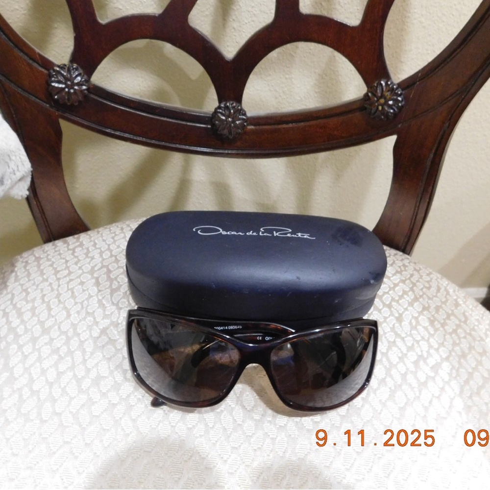 Oscar de la Renta Dark Brown Sunglasses ODLRS 400 $300 Not cheaper line - Picture 3 of 6